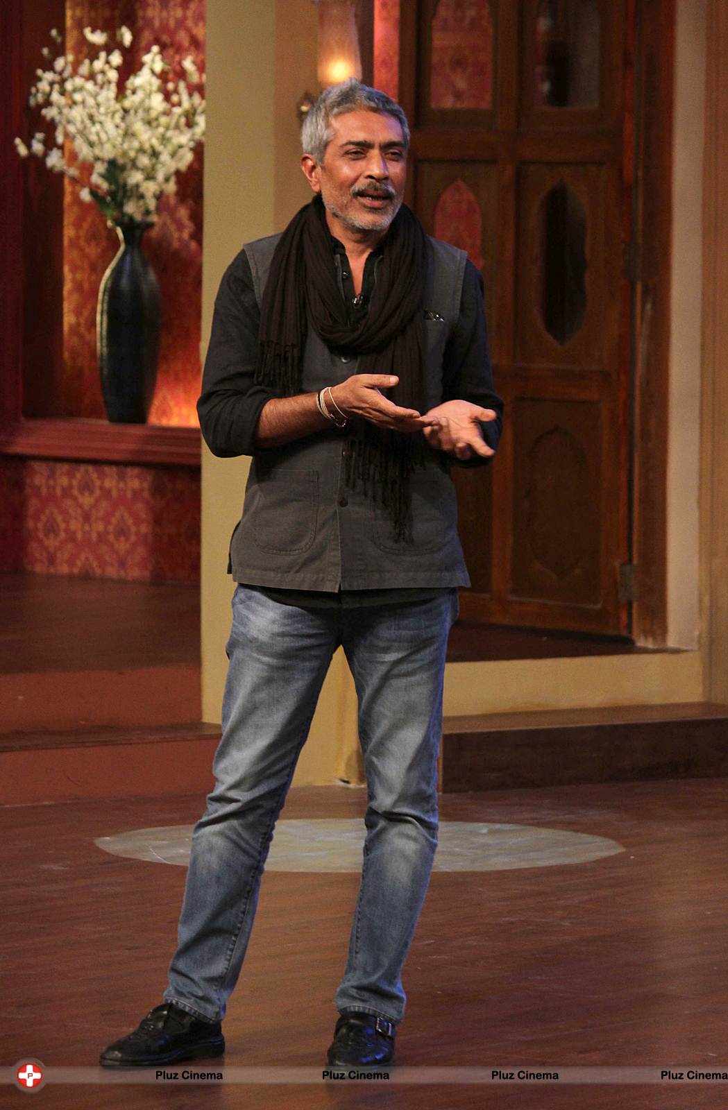 Prakash Jha - Promotion of film Satyagraha on the sets of TV show Comedy Nights with Kapil Photos | Picture 541209