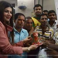 Actress Kainaat Arora celebrates Raksha Bandhan at cancer care center Photos | Picture 542873