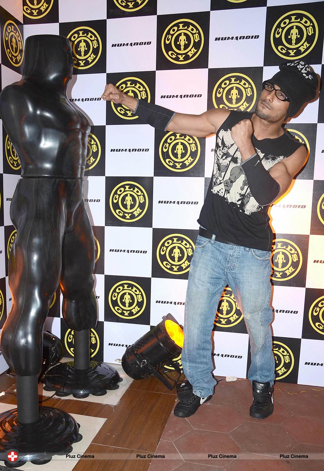 Prateik Babbar - Relaunch of Golds Gym Photos | Picture 544775