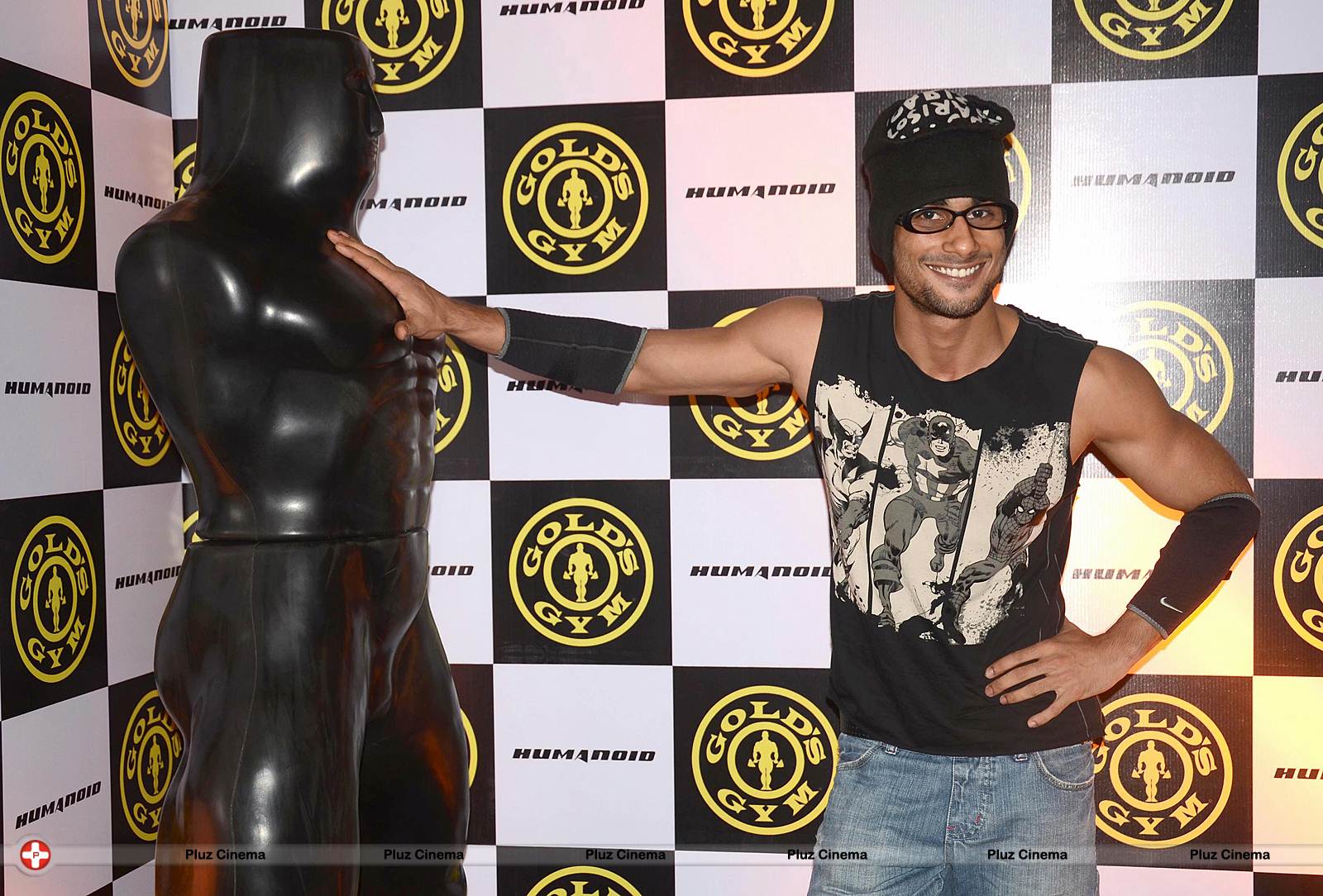 Prateik Babbar - Relaunch of Golds Gym Photos | Picture 544779