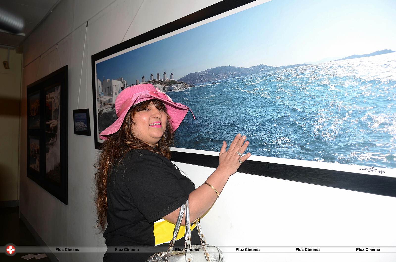 Dolly Bindra - Dr Batra's 9th annual charity photo exhibition photos | Picture 545990