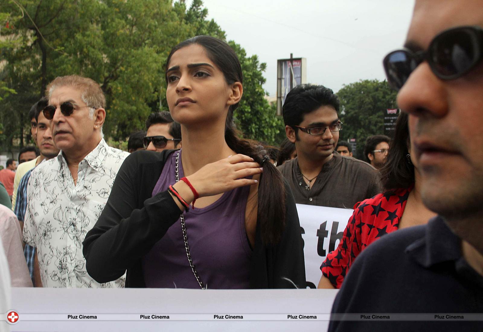 Sonam Kapoor Ahuja - Sonam during a Protest against gang rape Photos | Picture 550991