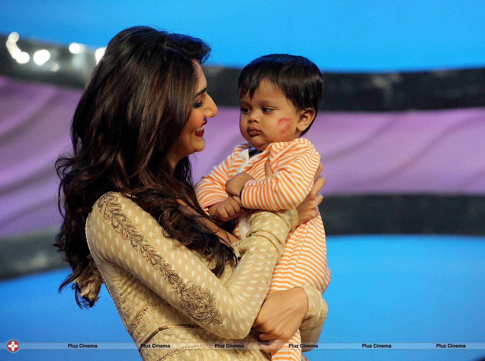 Vaani Kapoor - Shuddh Desi Romance promoted on sets of Zee TV's DID Super Mom Photos | Picture 553492