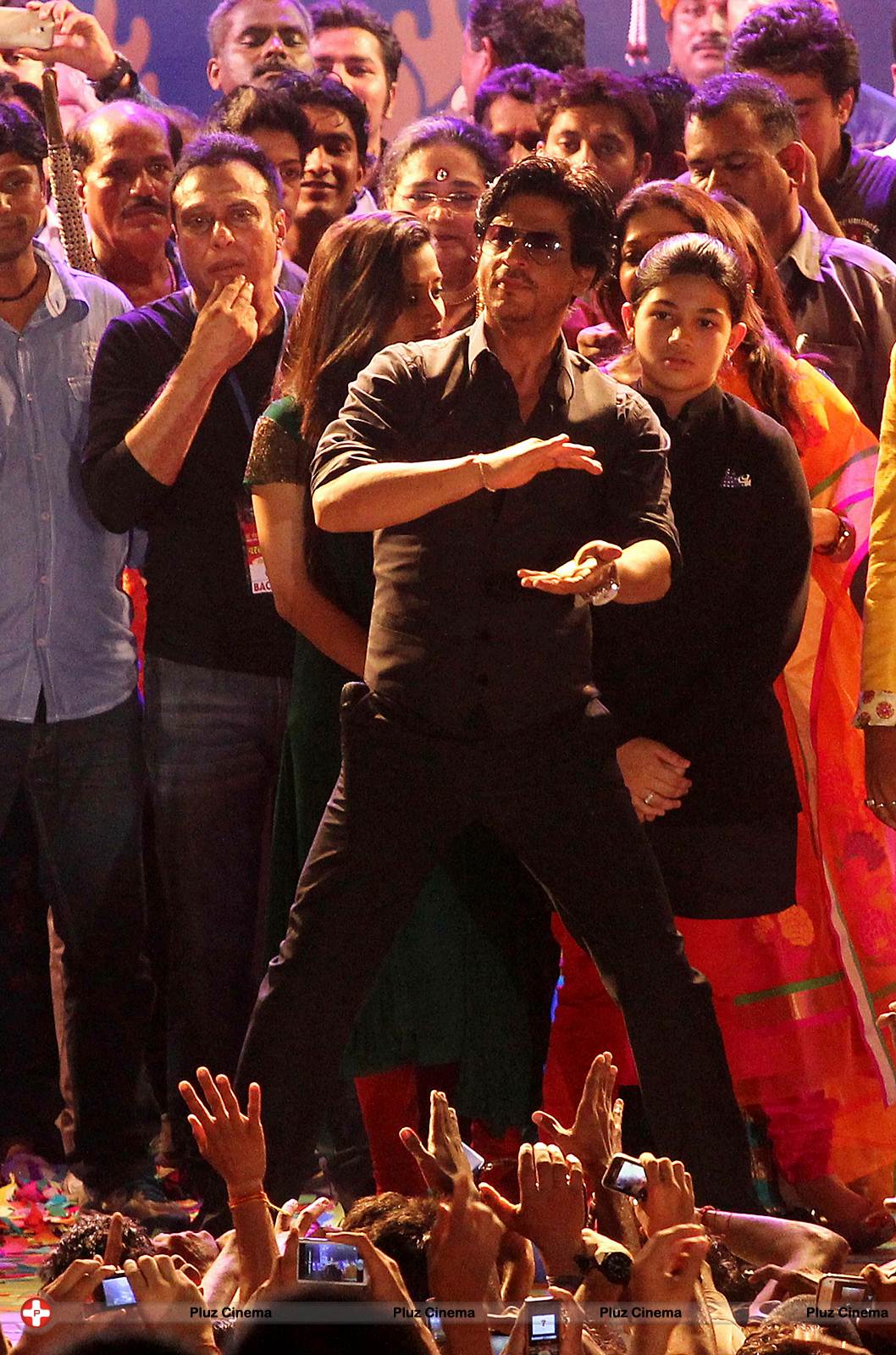 Shahrukh Khan - Bollywood celebrates Janmashtami Photos | Picture 556028