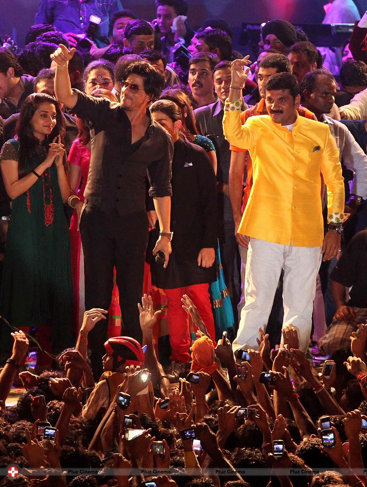 Shahrukh Khan - Bollywood celebrates Janmashtami Photos | Picture 556029