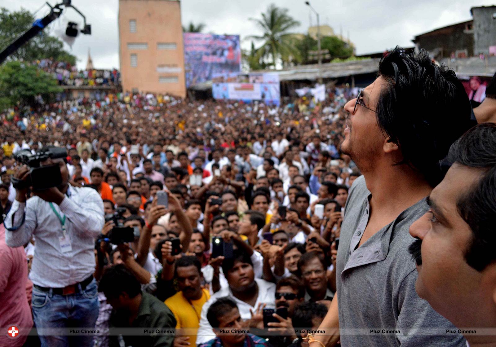 Shahrukh Khan - Bollywood celebrates Janmashtami Photos | Picture 555827