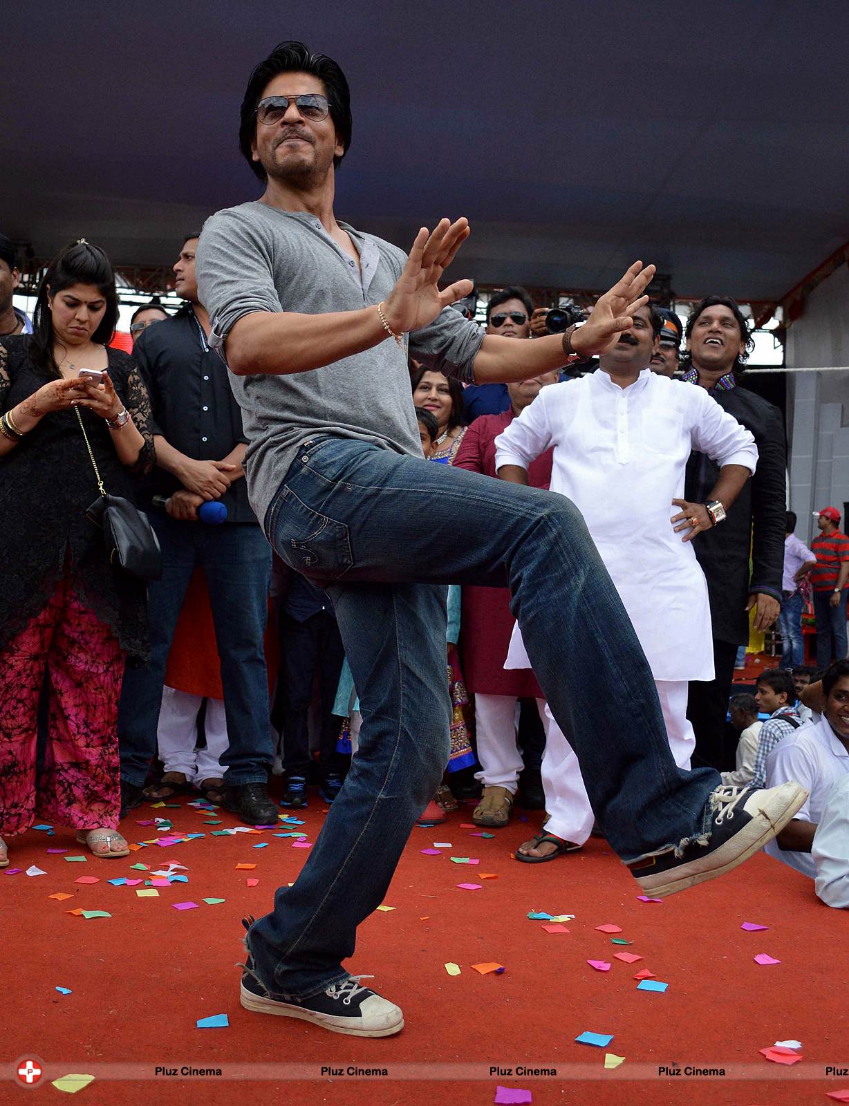 Shahrukh Khan - Bollywood celebrates Janmashtami Photos | Picture 555841