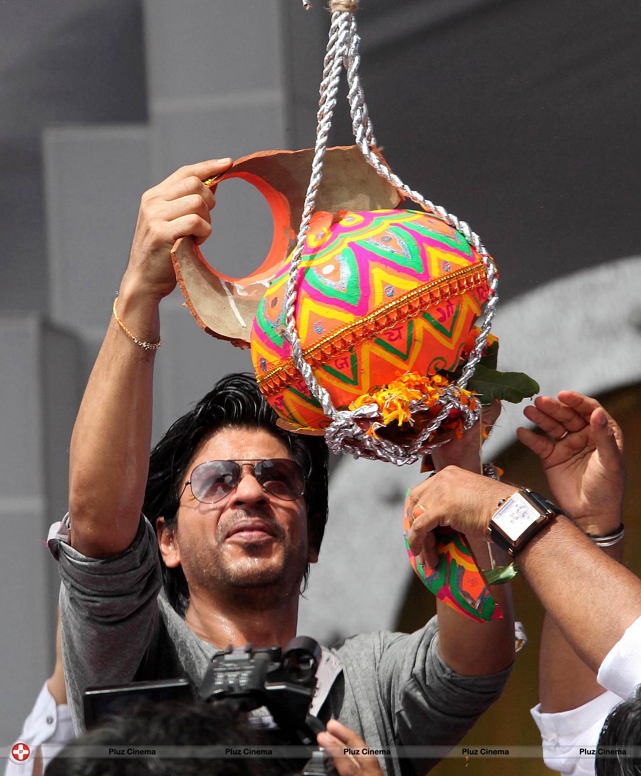 Shahrukh Khan - Bollywood celebrates Janmashtami Photos | Picture 556096