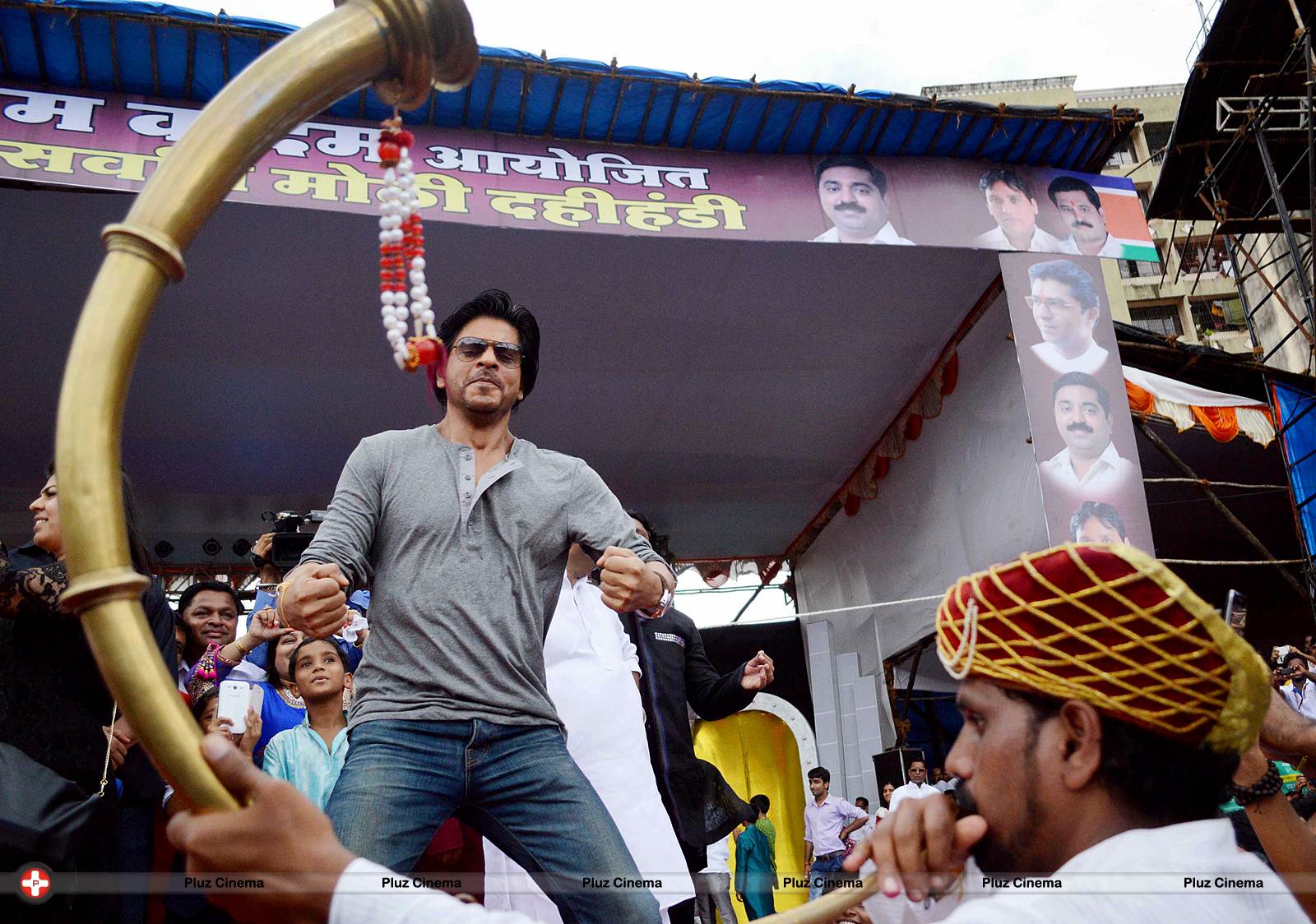 Shahrukh Khan - Bollywood celebrates Janmashtami Photos | Picture 555857