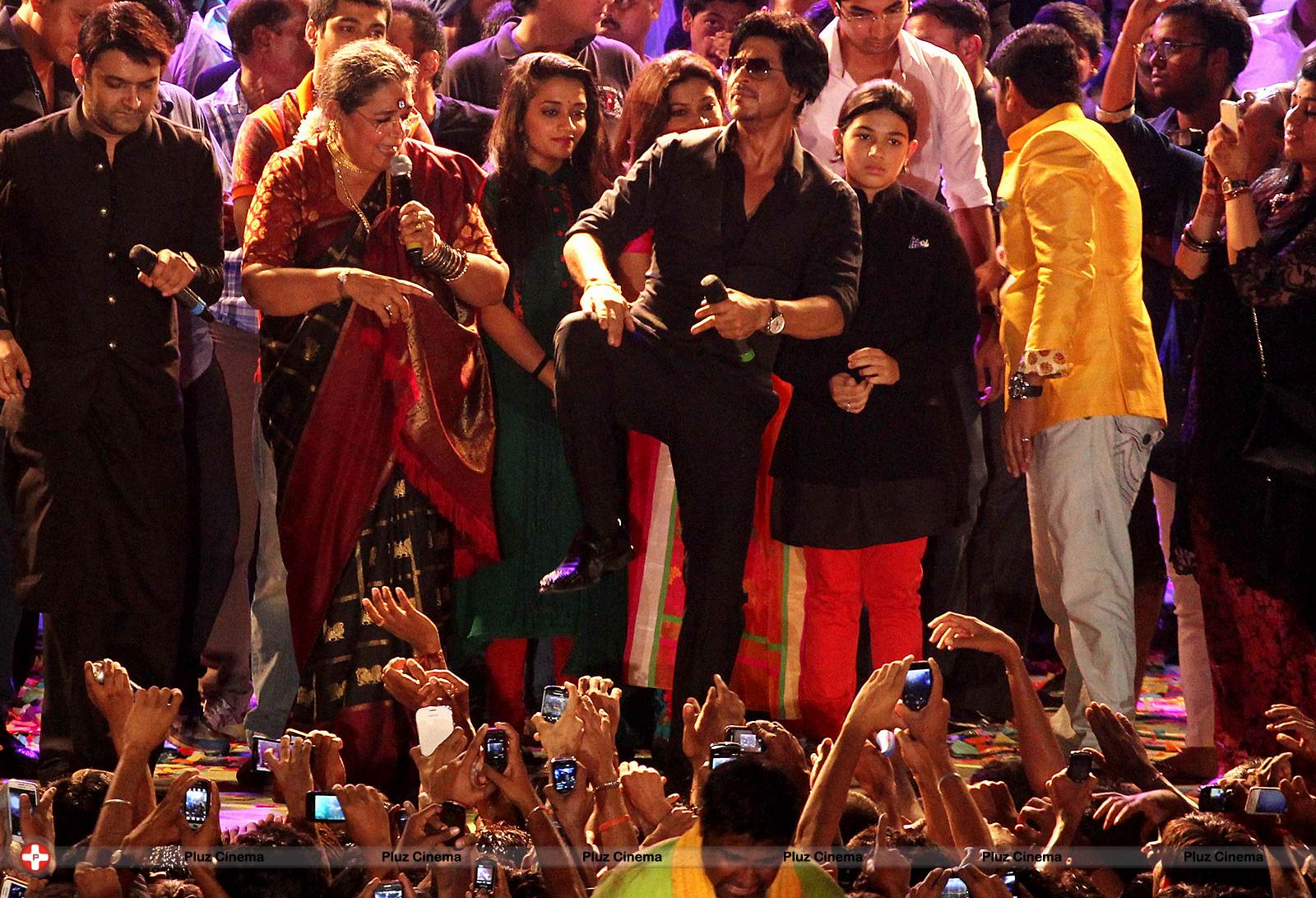 Shahrukh Khan - Bollywood celebrates Janmashtami Photos | Picture 556118