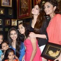 Ponds Miss India winners launch 24kt Gold Foil Windows Photos
