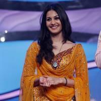 Amyra Dastur - Promotion of film Issaq on the sets of Zee TV reality show DID Super MOM Photos | Picture 509259
