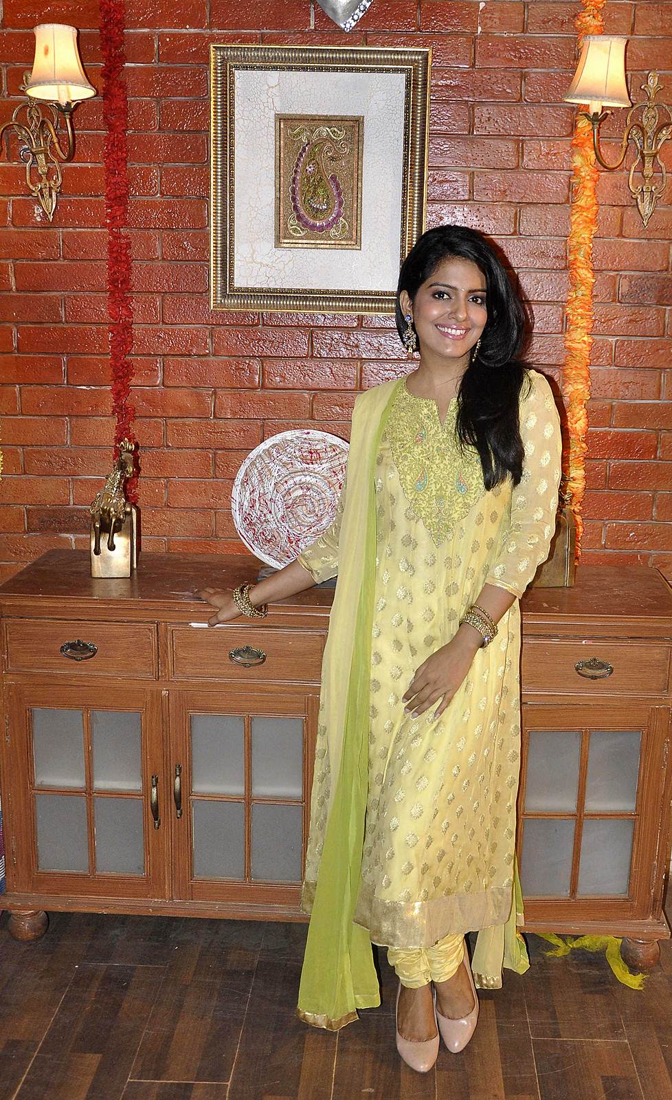 Vishakha Singh - Promotion of film Bajatey Raho on the sets of TV serial Anamika Photos | Picture 514238