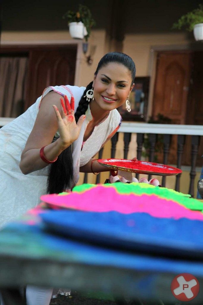 Veena Malik - In Pics: Veena Malik in the colour of Holi | Picture 415679
