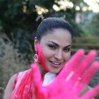 Veena Malik - In Pics: Veena Malik in the colour of Holi | Picture 415685