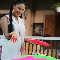 Veena Malik - In Pics: Veena Malik in the colour of Holi | Picture 415691