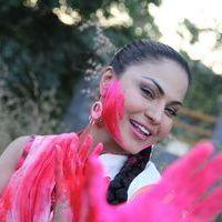 Veena Malik - In Pics: Veena Malik in the colour of Holi | Picture 415700
