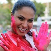 Veena Malik - In Pics: Veena Malik in the colour of Holi | Picture 415702