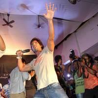 Shahid Kapoor - Shahid Kapoor perform at Enigma 2013 to promote Phata Poster, Nikla Hero Photos | Picture 559733