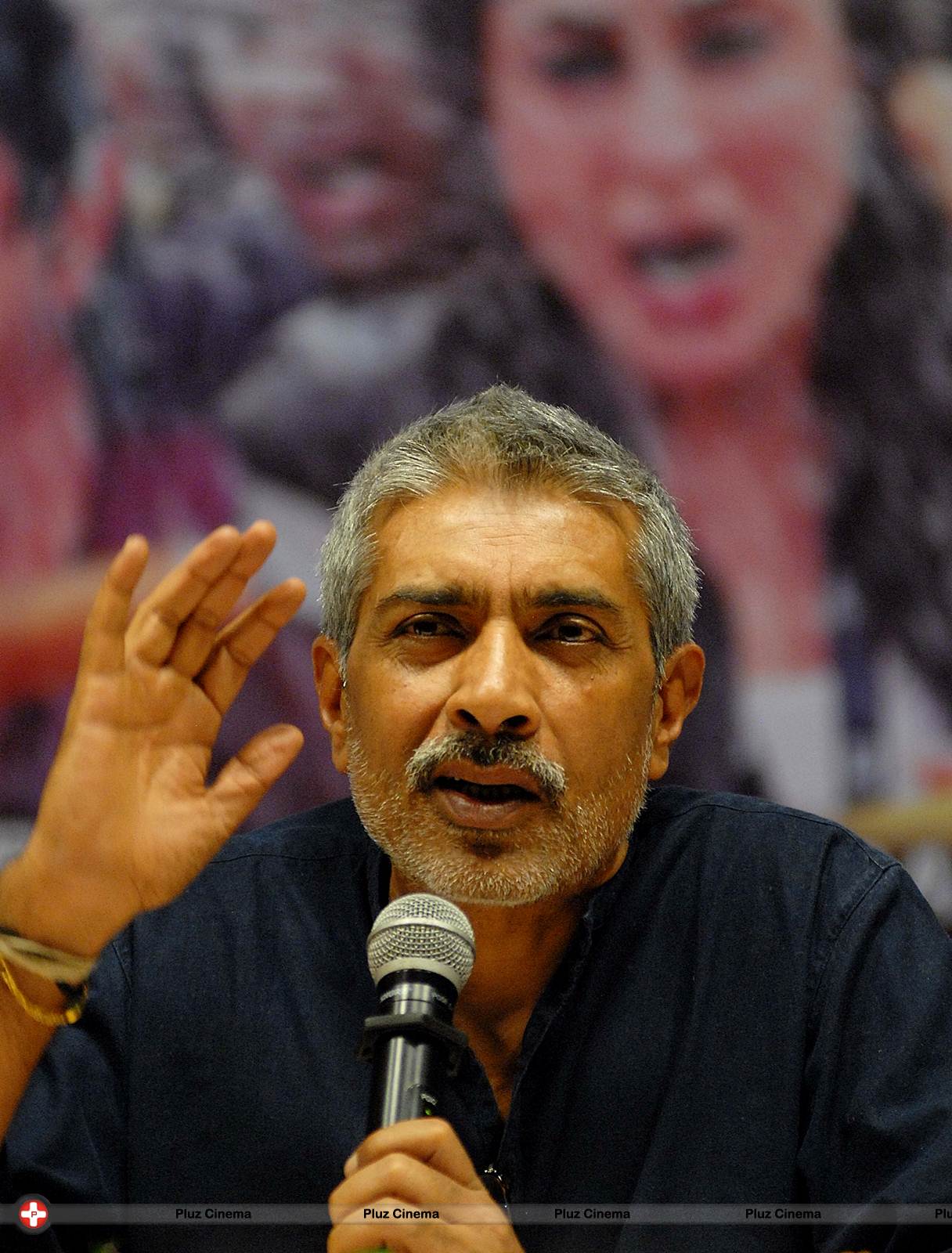 Prakash Jha - 'Satyagraha' team engages youngsters in a discussion Photos | Picture 561958