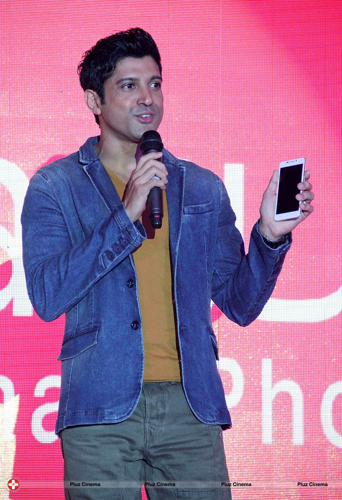 Farhan Akhtar launches Index Smartphone Photos | Picture 563092