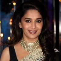 Madhuri Dixit - Promotion of TV Series 24 on the sets of Jhalak Dikhhla Jaa Photos | Picture 562987