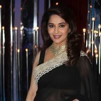 Madhuri Dixit - Promotion of TV Series 24 on the sets of Jhalak Dikhhla Jaa Photos | Picture 562995