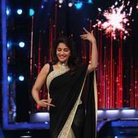 Madhuri Dixit - Promotion of TV Series 24 on the sets of Jhalak Dikhhla Jaa Photos | Picture 563013