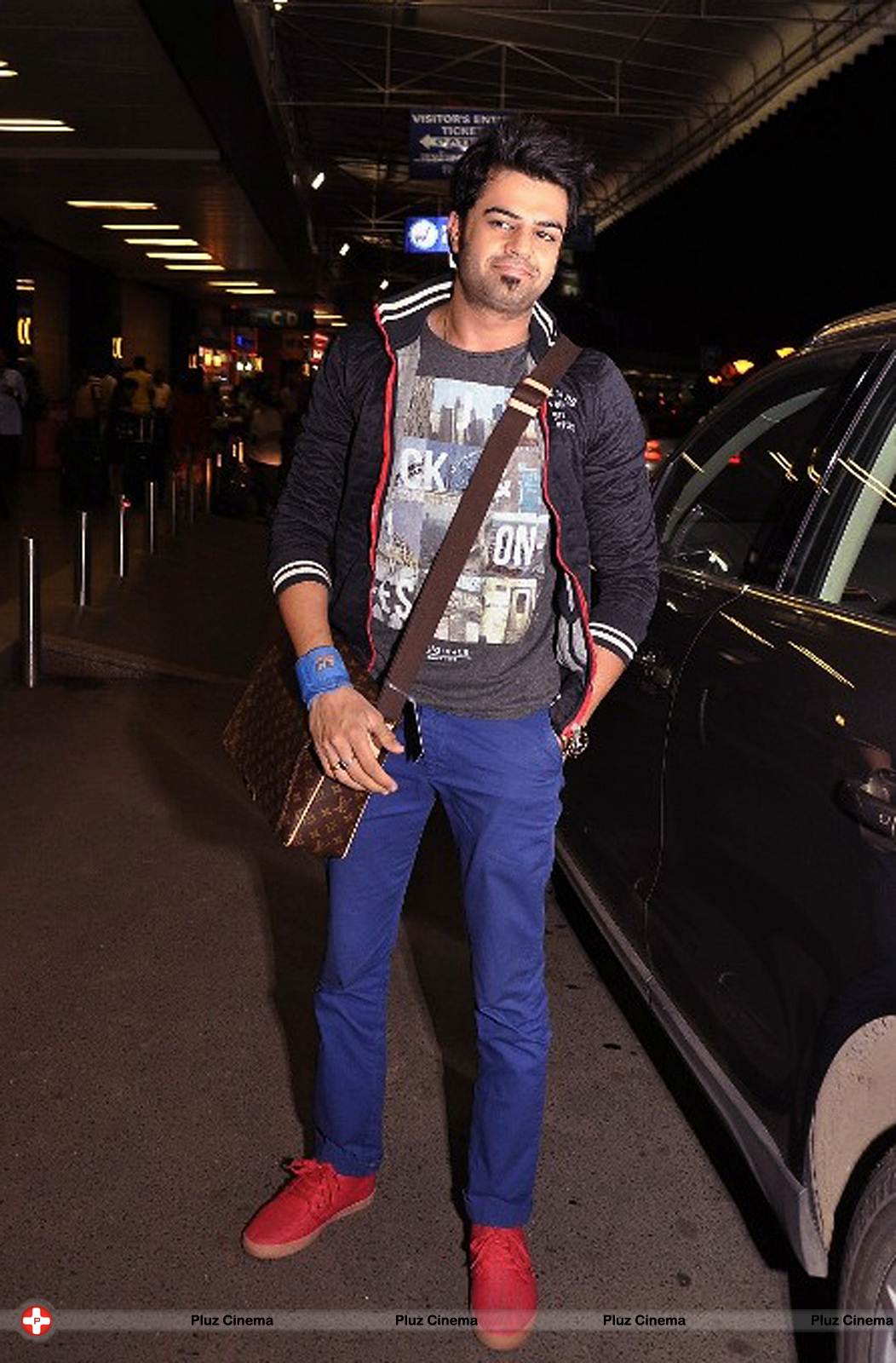Manish Paul - Bollywood and TV stars leaves to attend SAIFTA awards in Durban Photos | Picture 564935