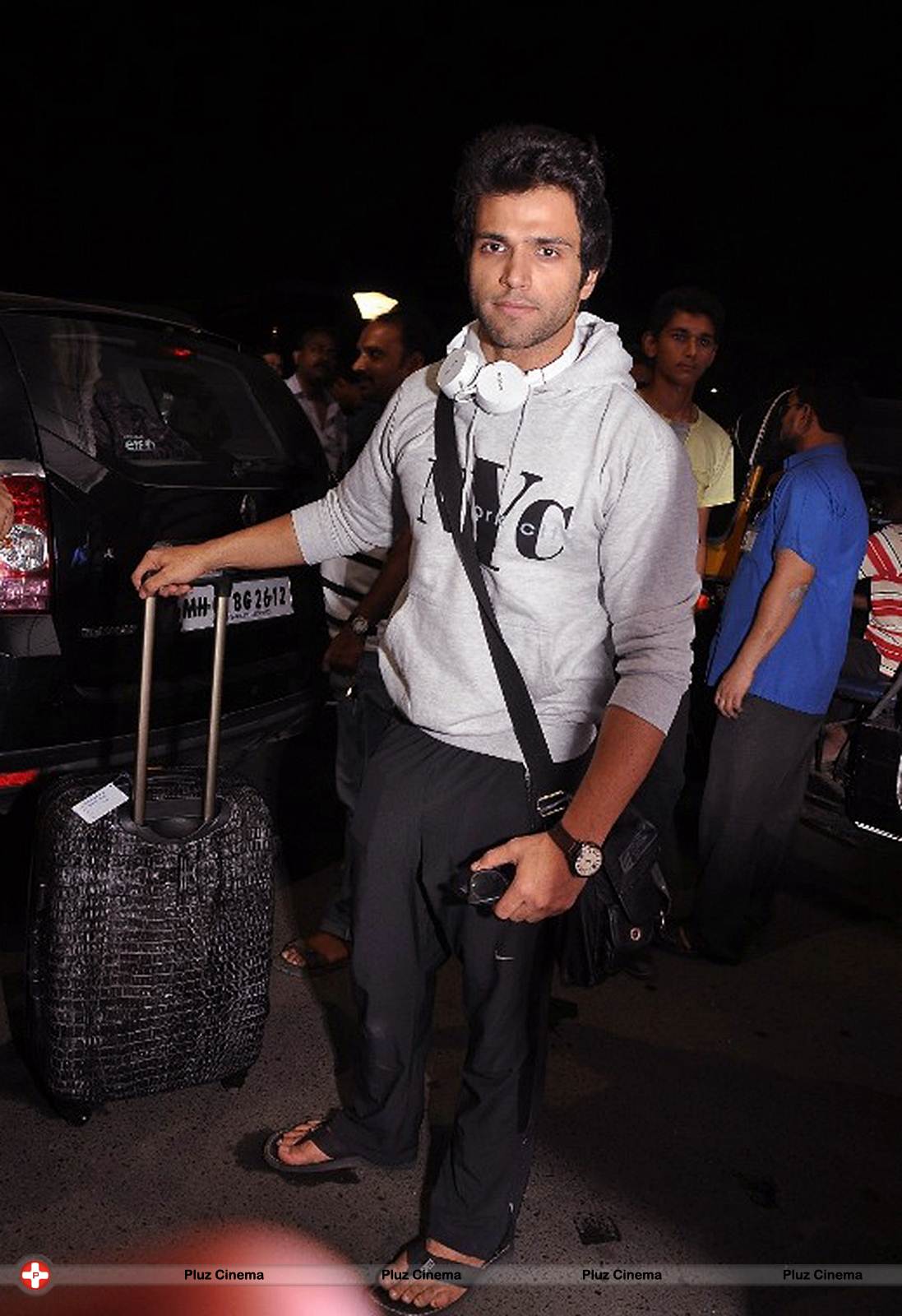 Rithvik Dhanjani - Bollywood and TV stars leaves to attend SAIFTA awards in Durban Photos | Picture 564936