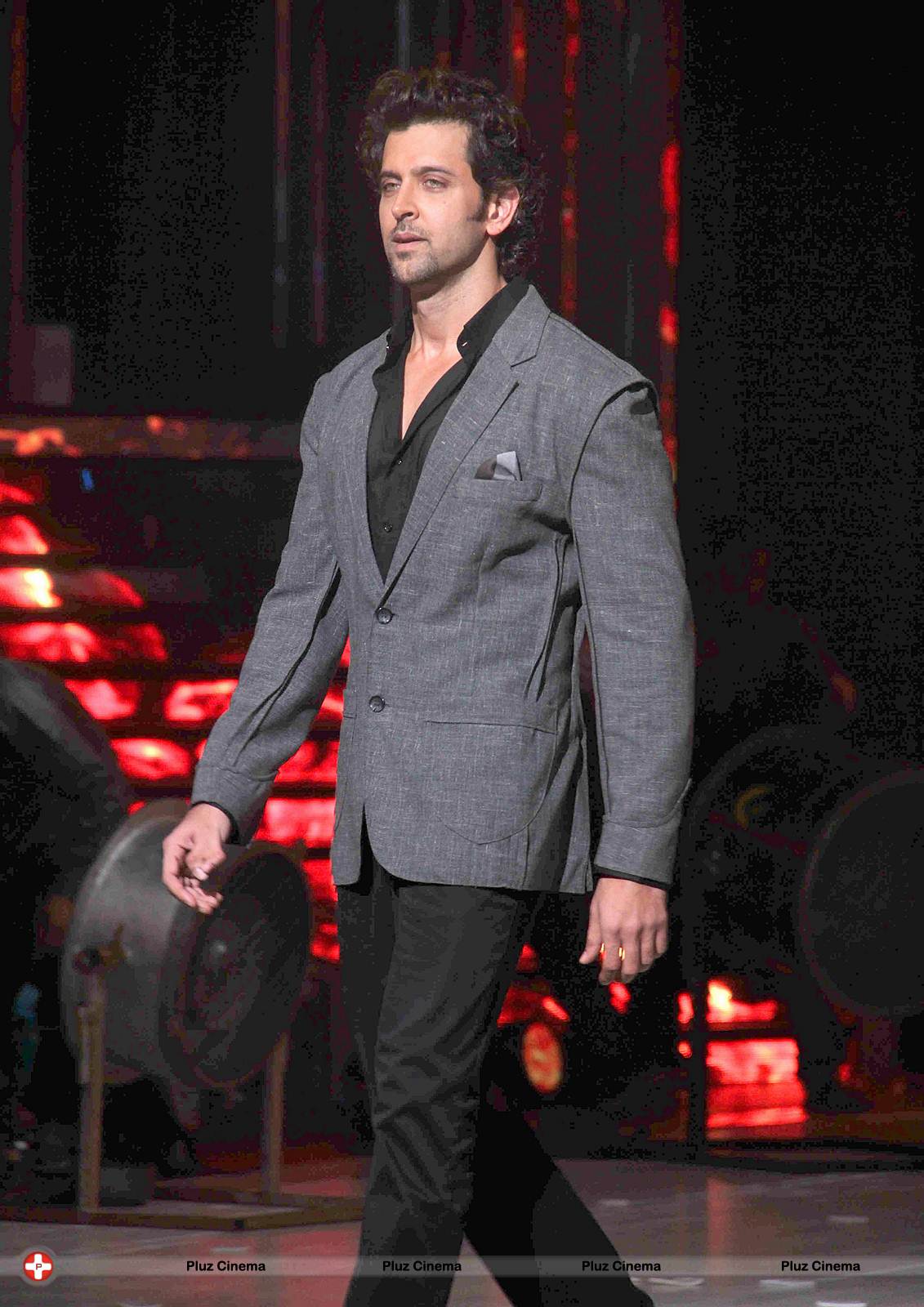Hrithik Roshan - Promotion of film Krrish 3 on the sets of Jhalak Dikhhla Jaa | Picture 571182