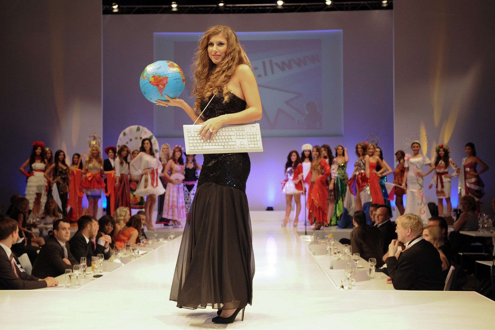 Finale of Queen Of The World beauty pageant at Audizentrum | Picture 135227