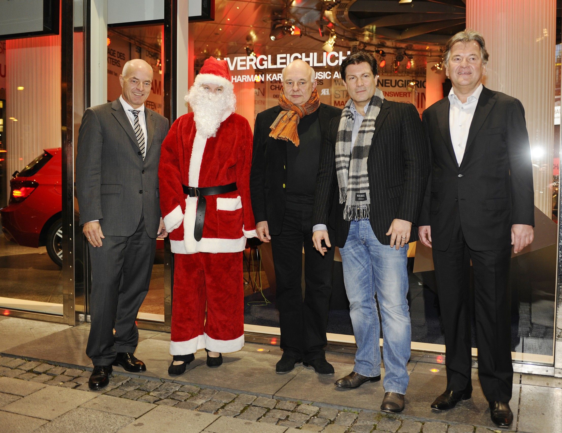 Opening of the BMW Advent Calender window at BMW Lenbachplatz | Picture 136590