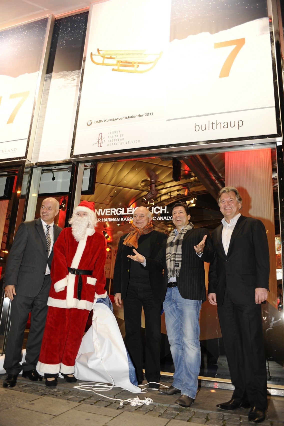 Opening of the BMW Advent Calender window at BMW Lenbachplatz | Picture 136600