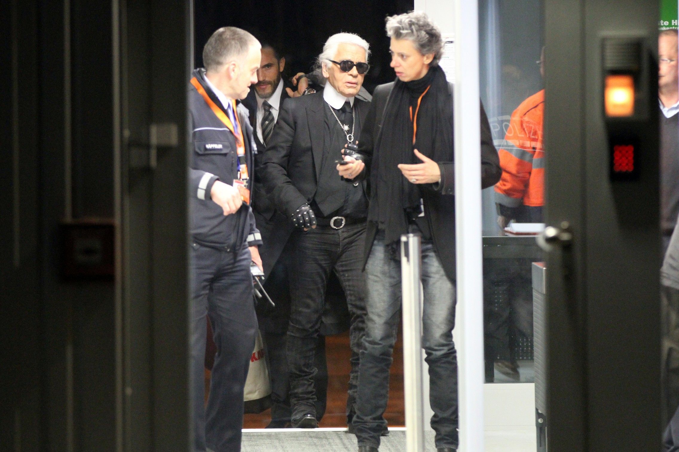 Picture 136687 | Photos: Karl Lagerfeld wearing Tom Ford during a security  check at the airport