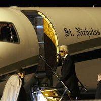 Photos: Karl Lagerfeld wearing Tom Ford during a security check at the airport | Picture 136683