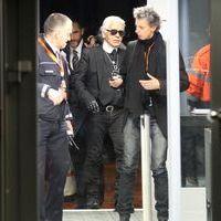 Photos: Karl Lagerfeld wearing Tom Ford during a security check at the airport | Picture 136687