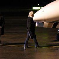 Photos: Karl Lagerfeld wearing Tom Ford during a security check at the airport | Picture 136688