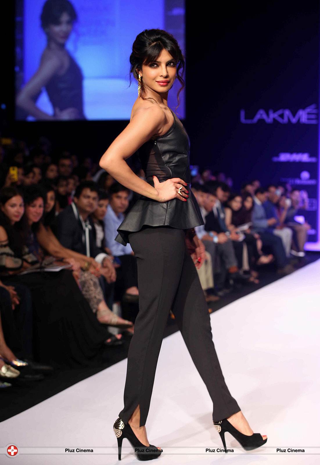 Priyanka Chopra - Lakme Fashion Week Winter/ Festive 2013: Day 6 Photos | Picture 553377