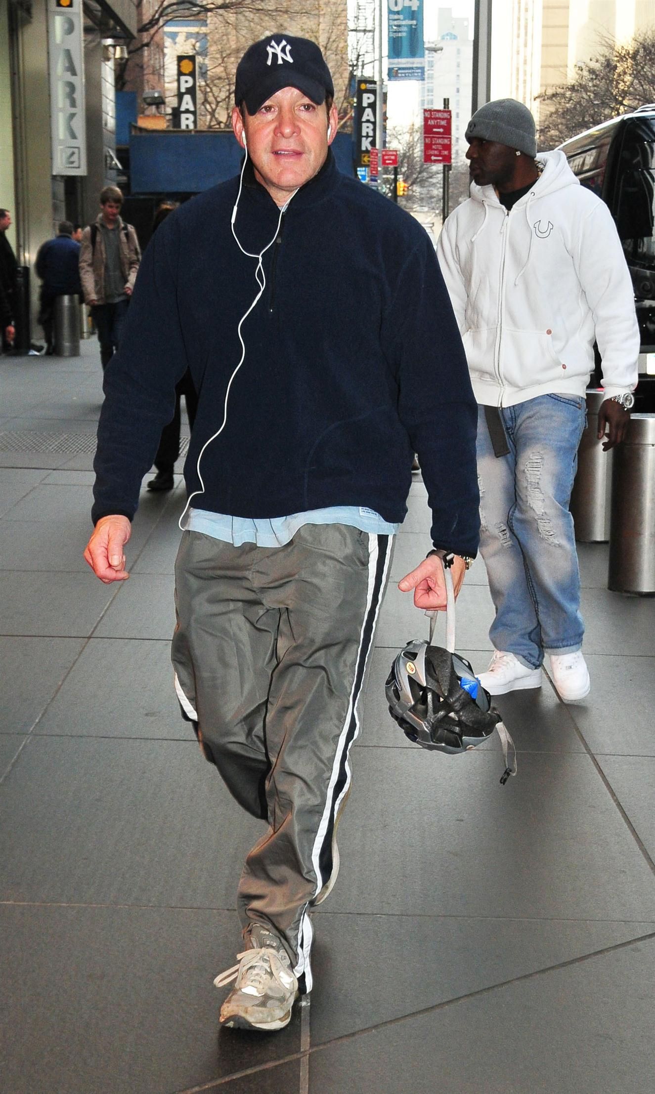 Steve Guttenberg leaves his midtown hotel | Picture 136186