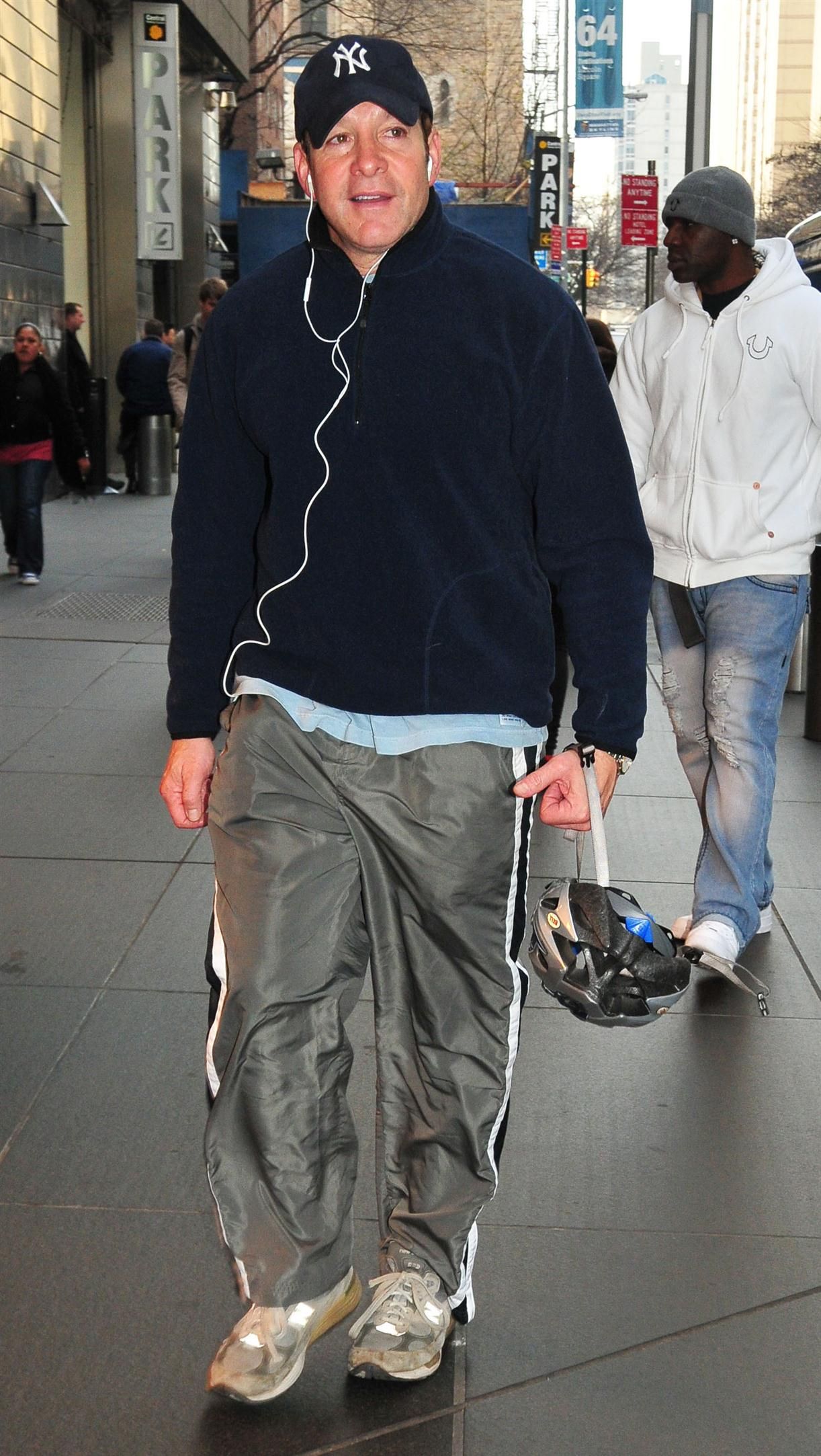 Steve Guttenberg leaves his midtown hotel | Picture 136187