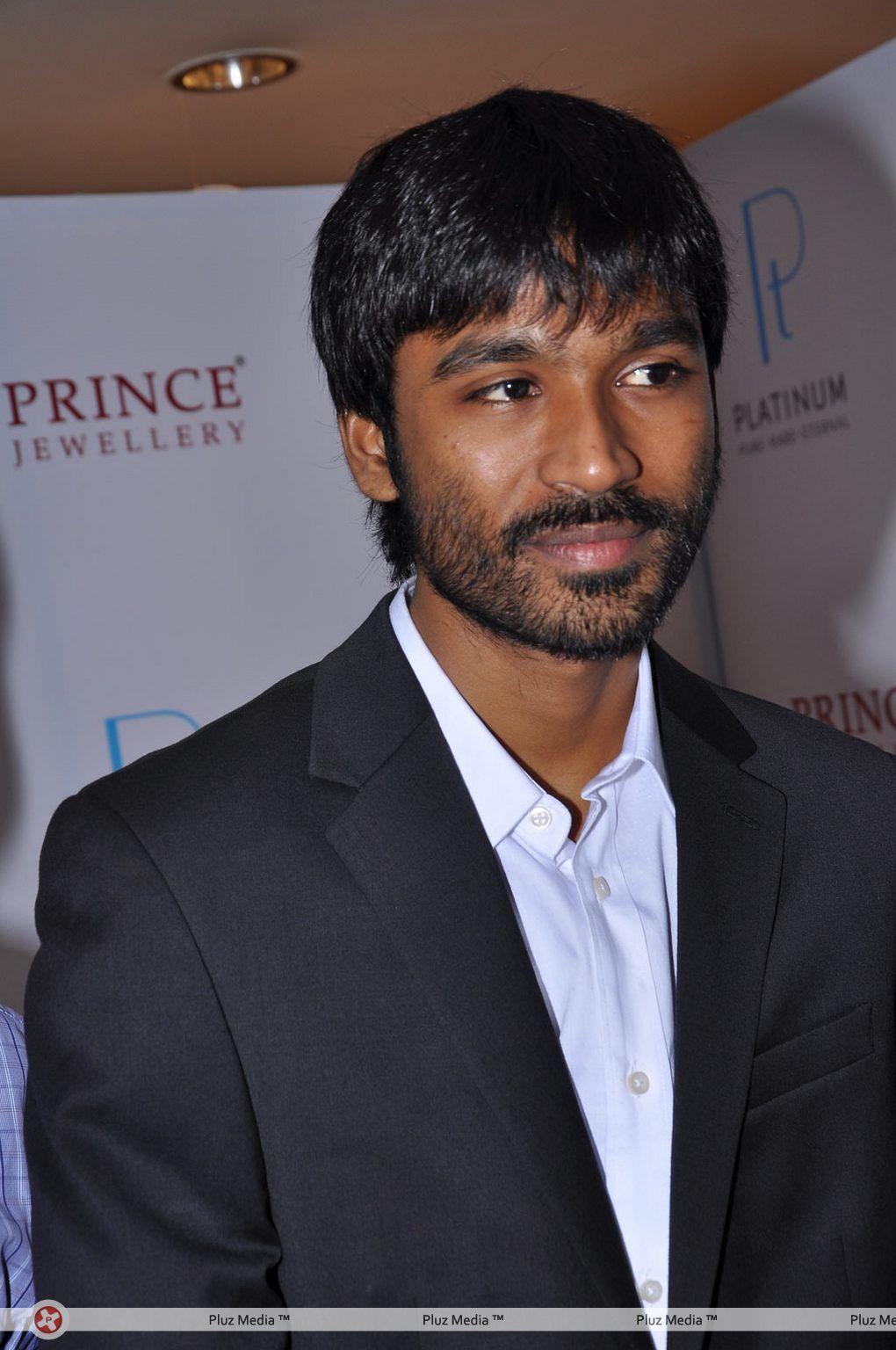Dhanush - Aishwarya and Dhanush unveil Prince Jewellery's Platinum - Pictures | Picture 139436