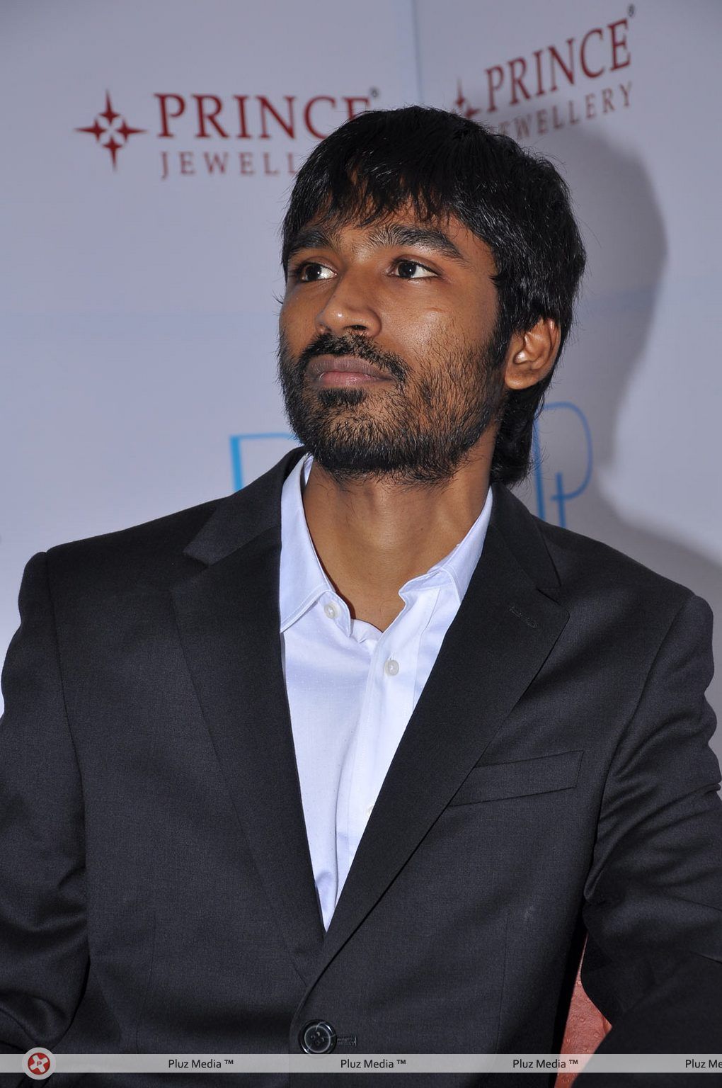 Dhanush - Aishwarya and Dhanush unveil Prince Jewellery's Platinum - Pictures | Picture 139448