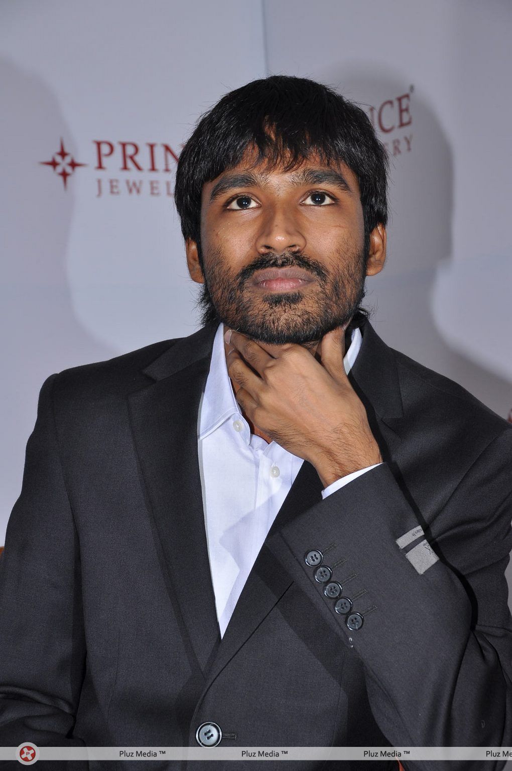 Dhanush - Aishwarya and Dhanush unveil Prince Jewellery's Platinum - Pictures | Picture 139460
