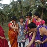 Arjun and Family in Anjaneyar Kovil - Pictures | Picture 185634