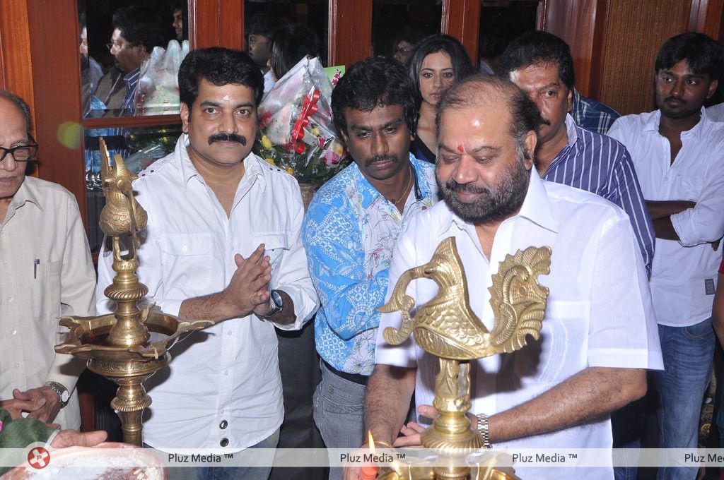 Arya at Puththagam Movie Opening - Pictures | Picture 192113