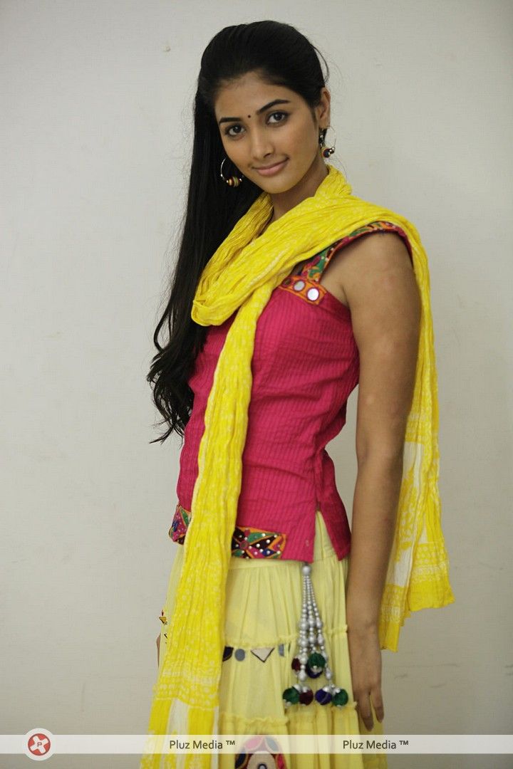 Pooja Hegde - Mugamoodi Latest Stills | Picture 260880