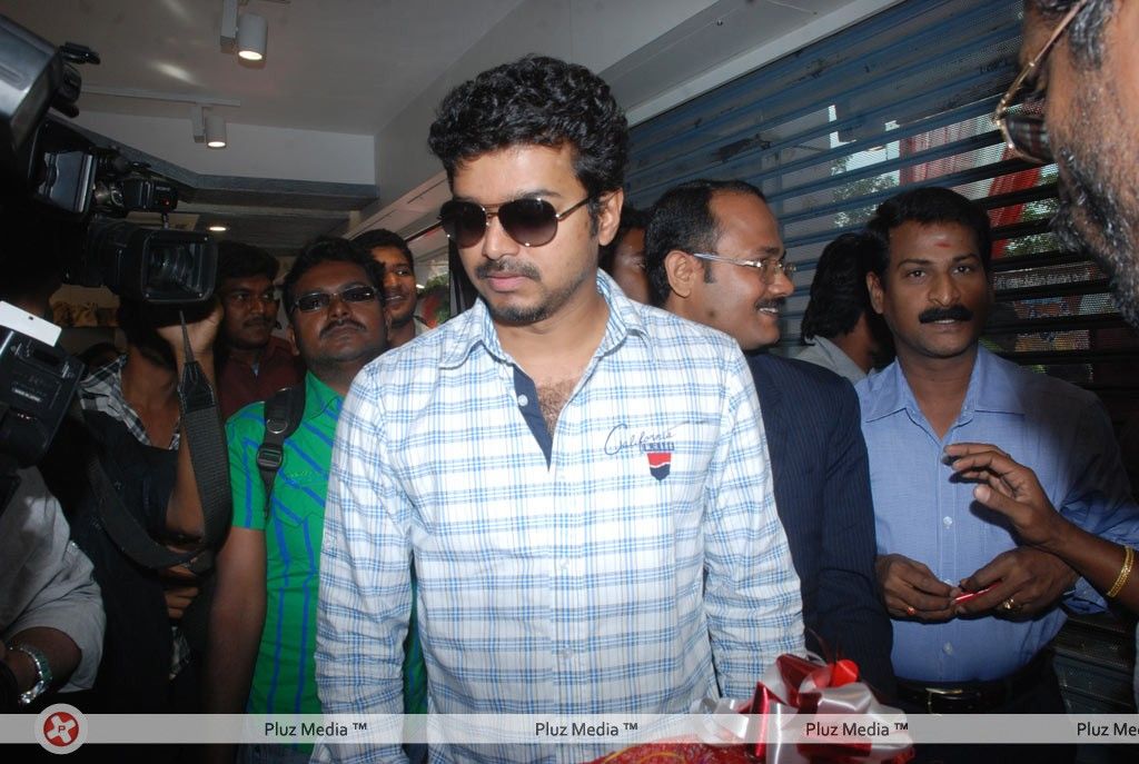 Vijay Inaugurates Hi Style Showroom Pictures | Picture 164413