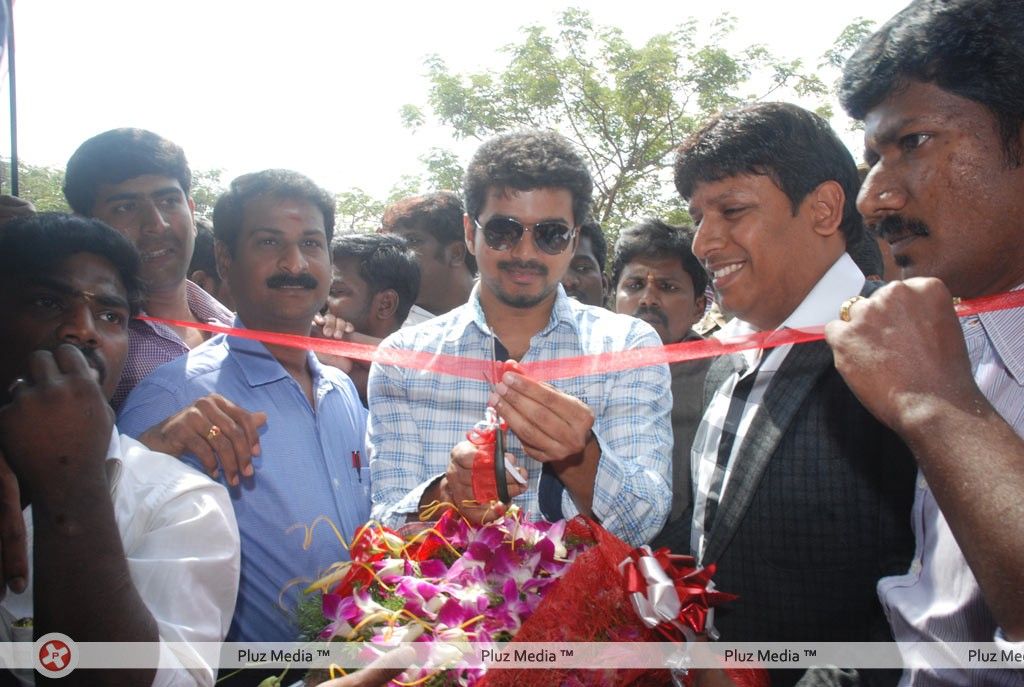 Vijay Inaugurates Hi Style Showroom Pictures | Picture 164417