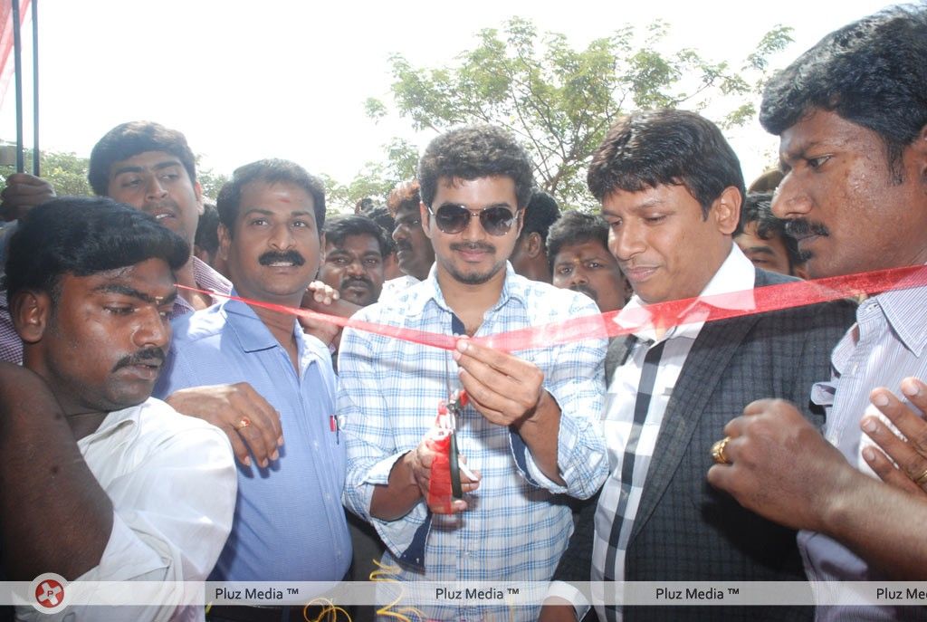 Vijay Inaugurates Hi Style Showroom Pictures | Picture 164424